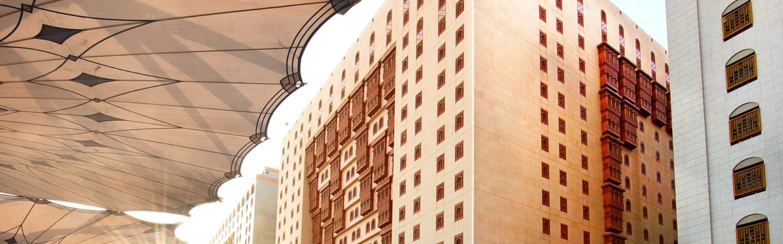 Best Hotels with Iftar & Suhoor Buffets in Madinah