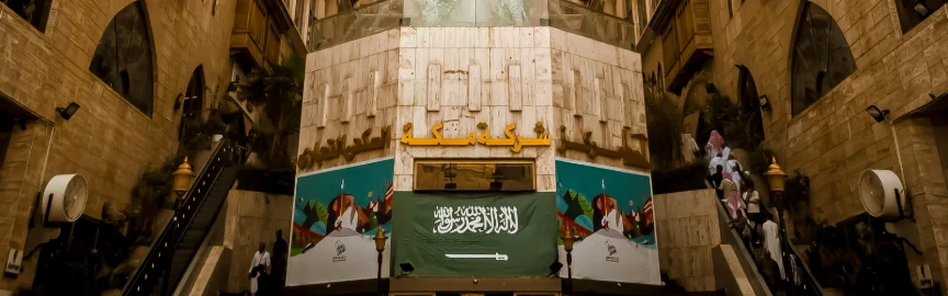 What to Wear in Saudi Arabia? Saudi Dress Code in 2024