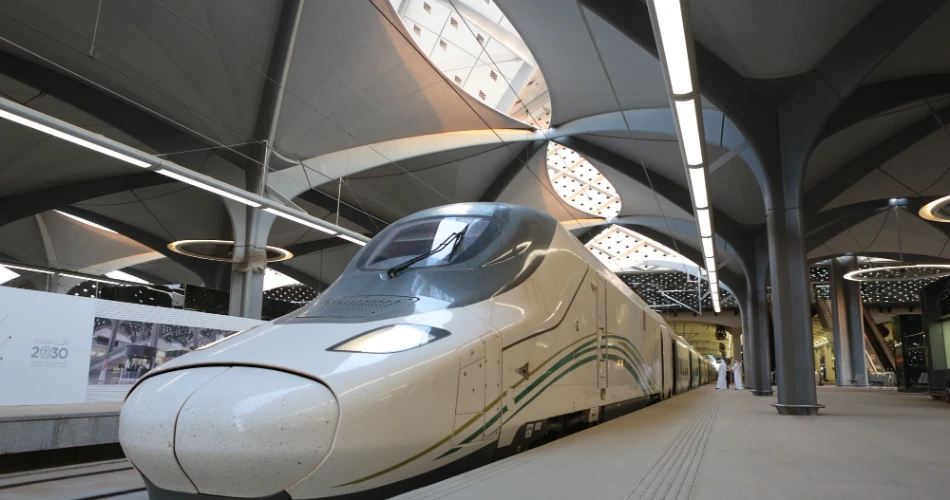 Train vs Bus vs Taxi: What’s the Best Way to Go from Jeddah to Madinah?