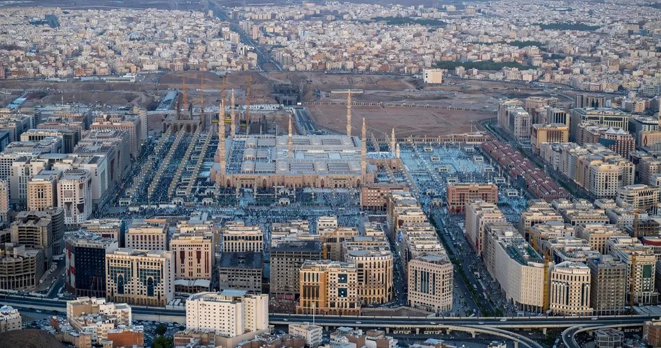 Aerial view of Madinah with Masjid an-Nabawi