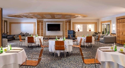 Anwar Al Madinah Movenpick Hotel - image 11