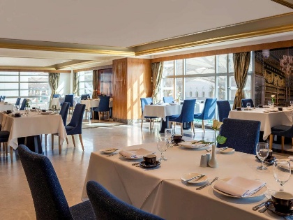 Anwar Al Madinah Movenpick Hotel - image 14