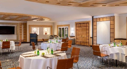 Anwar Al Madinah Movenpick Hotel - image 3
