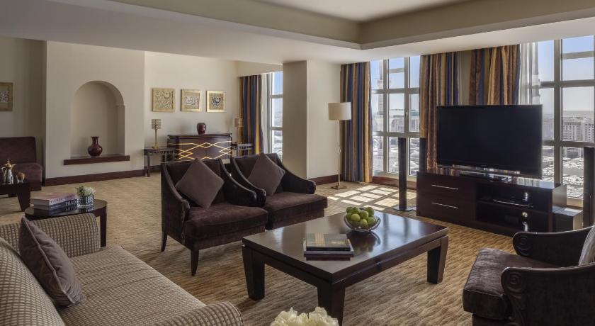 Anwar Al Madinah Movenpick Hotel - image 4