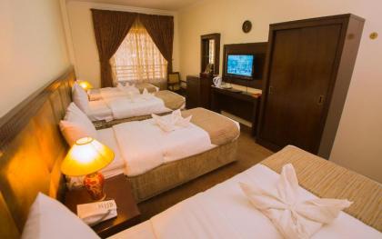 Al Zahra Hotel - image 1