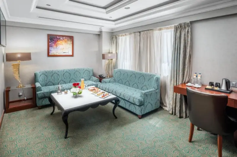 Suite presiden dua bilik tidur dengan pemandangan bandar imej 4