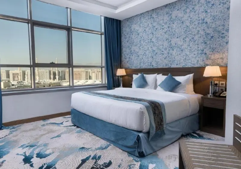 Deluxe King Room image 2