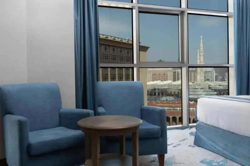 Deluxe King Room image 3