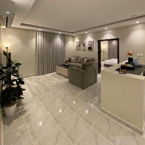 Room and Lounge with Self Entry