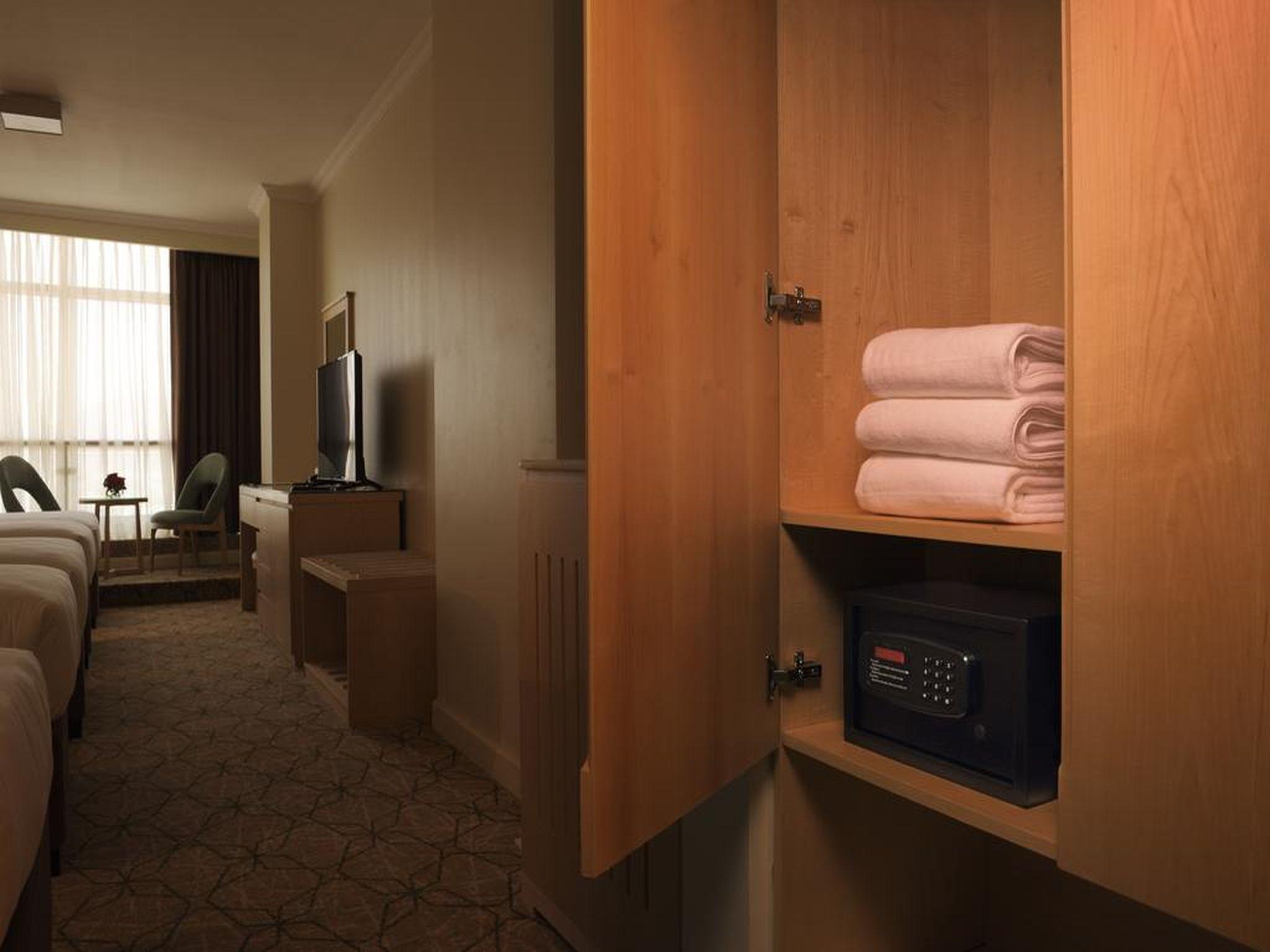 Kamar Standard 2 Bed dengan Pemandangan Halaman gambar 5