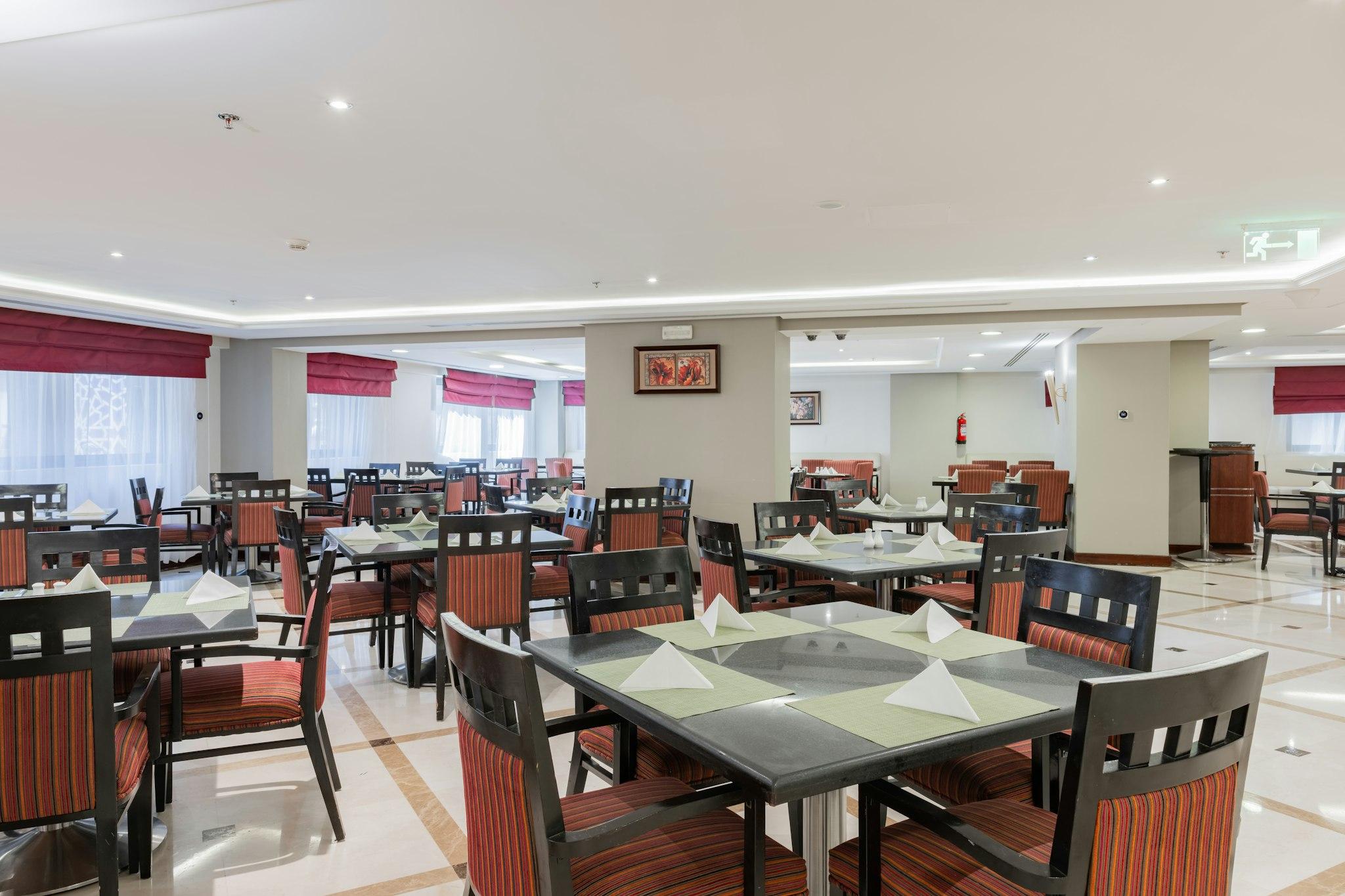 Millennium Al Aqeeq Hotel - imej 36