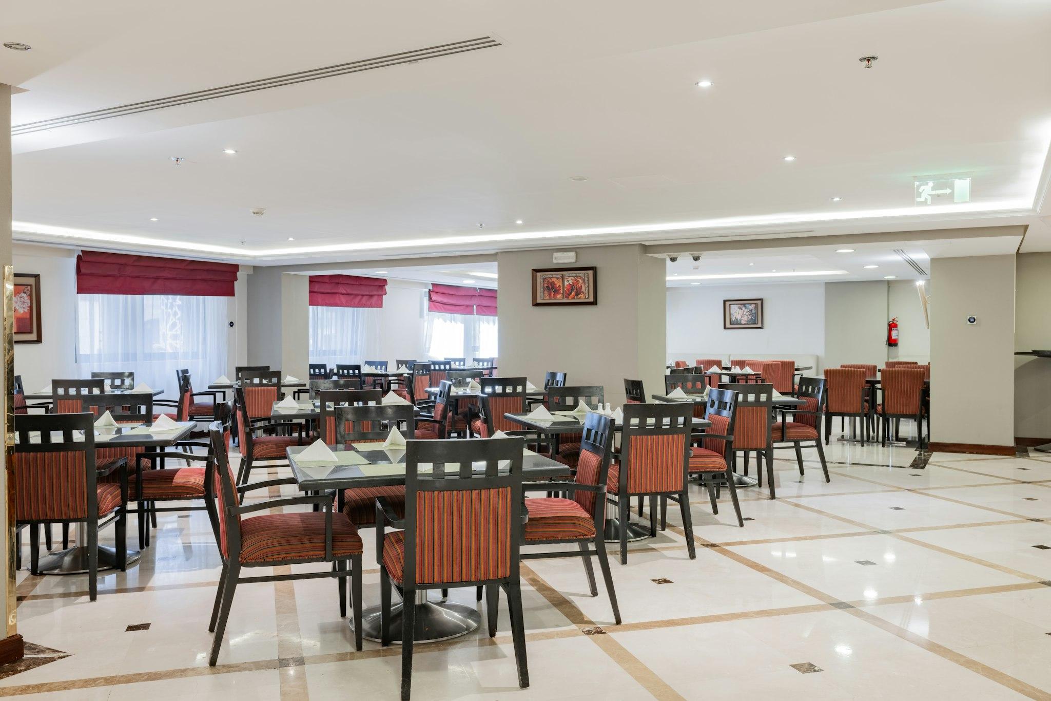 Millennium Al Aqeeq Hotel - imej 39