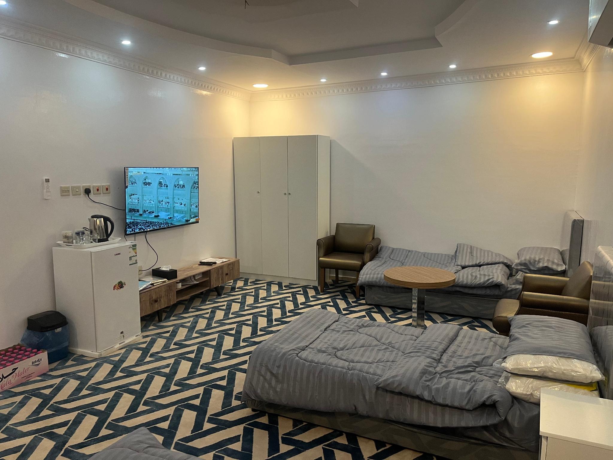A room and a private toilet - image 35