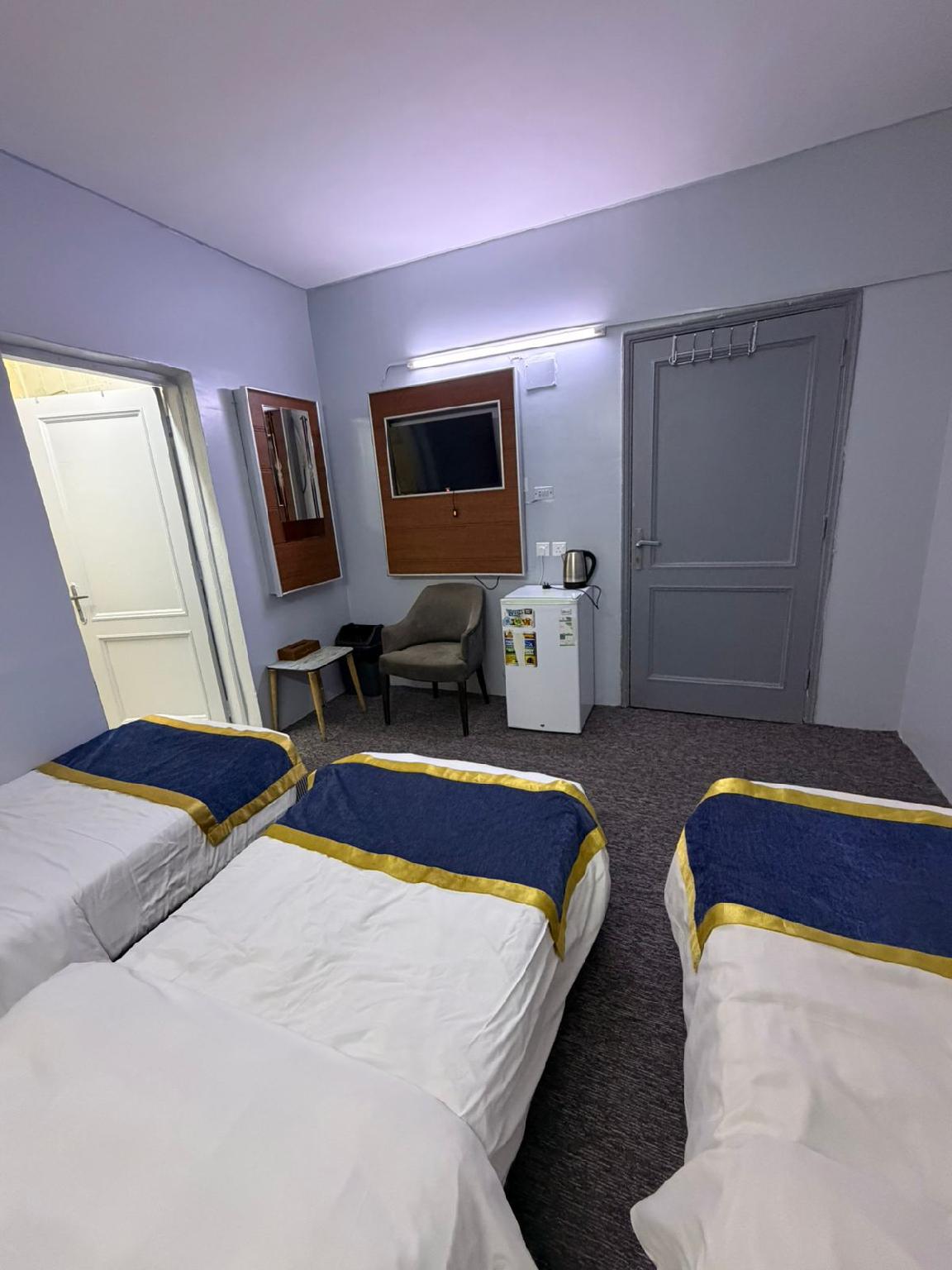 One Bedroom Deluxe Mountain View image 2