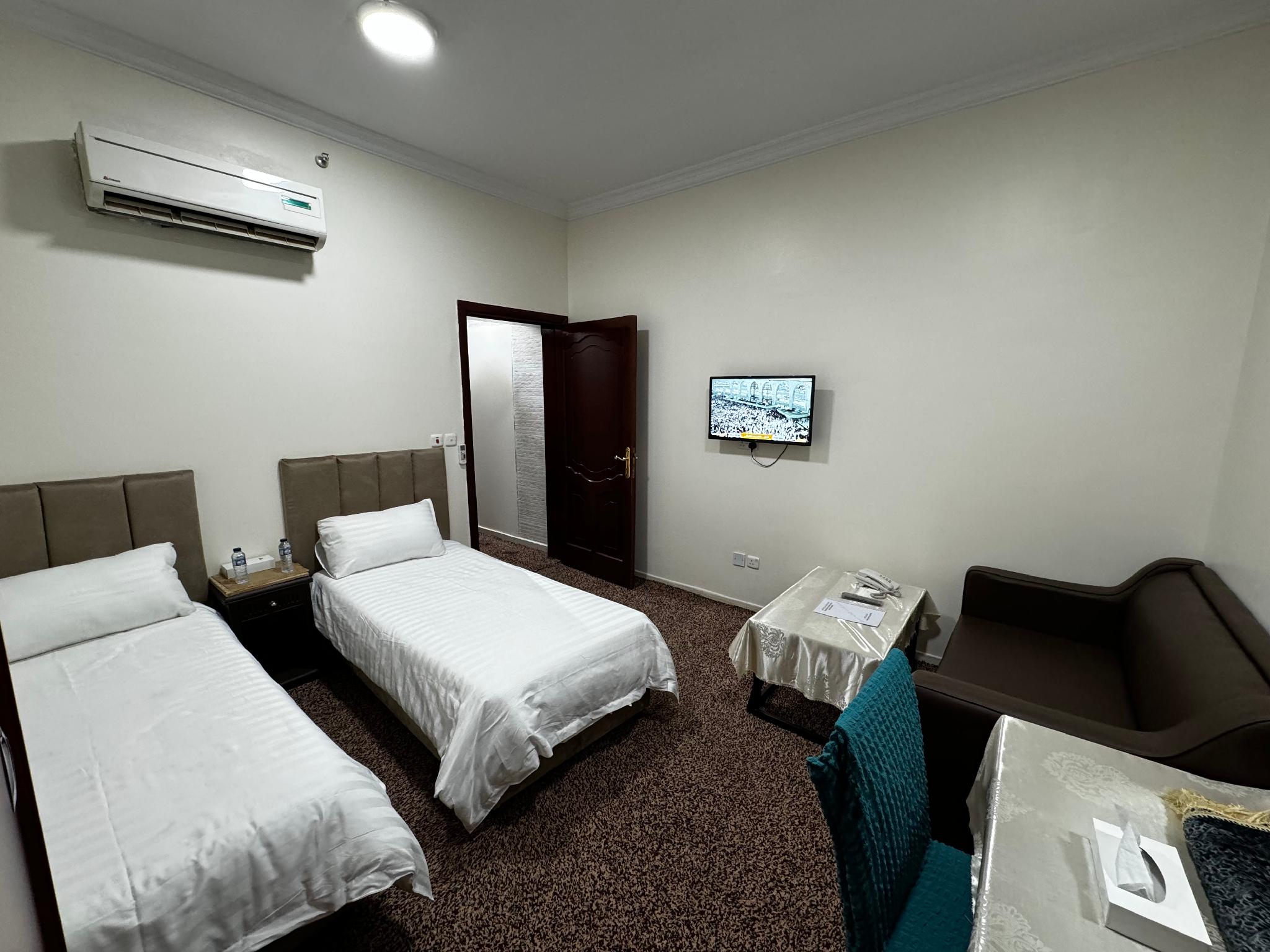 Twin Room with Shower image 3