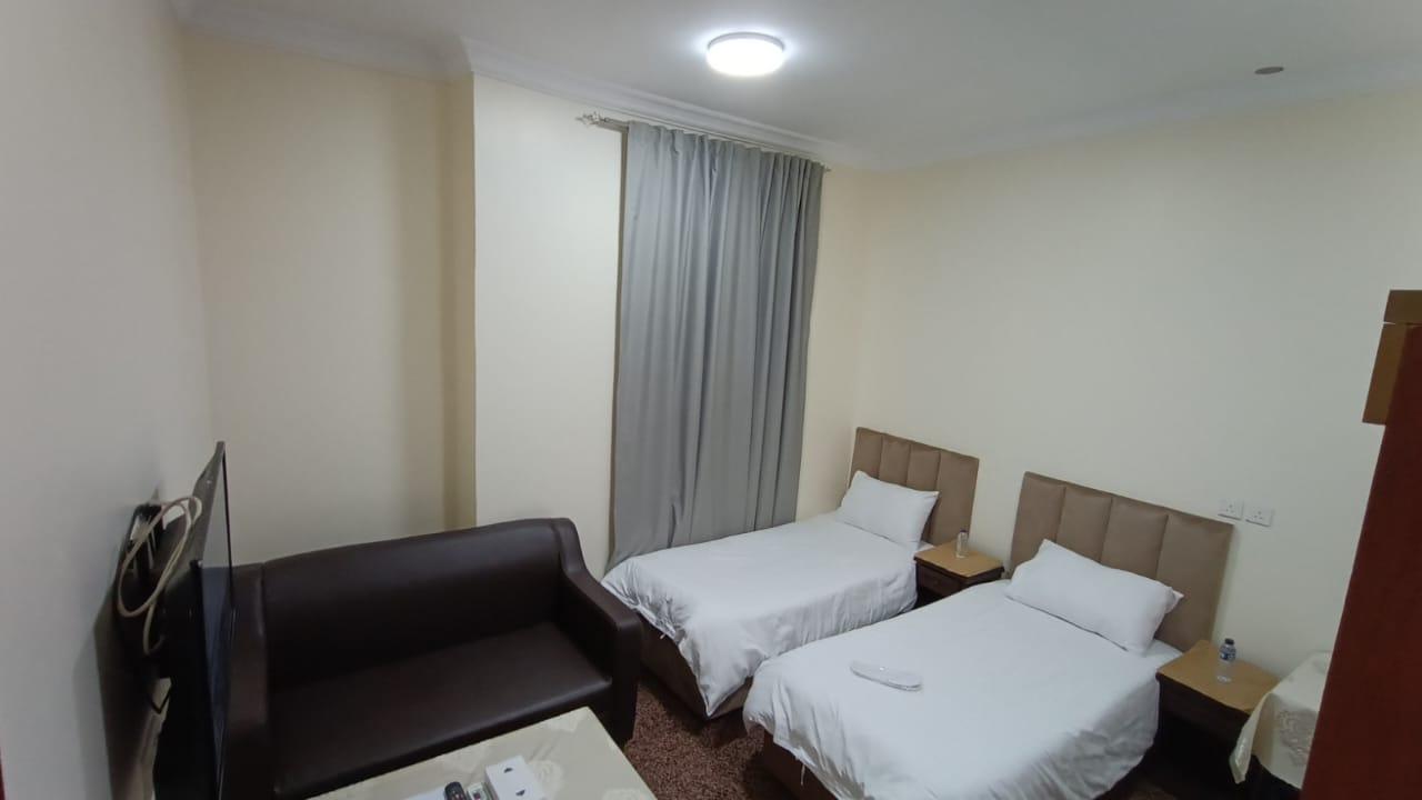 Twin Room with Shower image 4