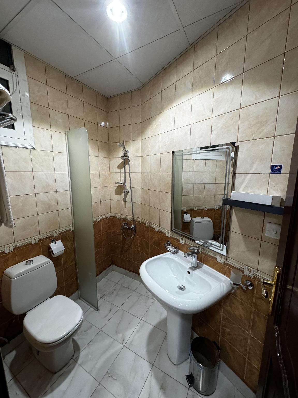 Twin Room with Shower image 2