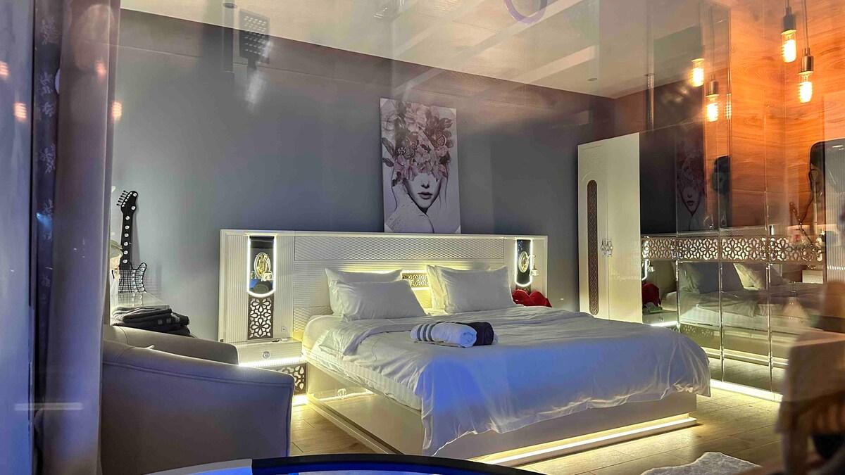 jaccuzi and cinema VIP apartment - gambar 22