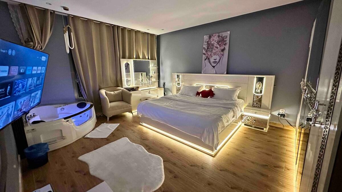 jaccuzi and cinema VIP apartment - gambar 13