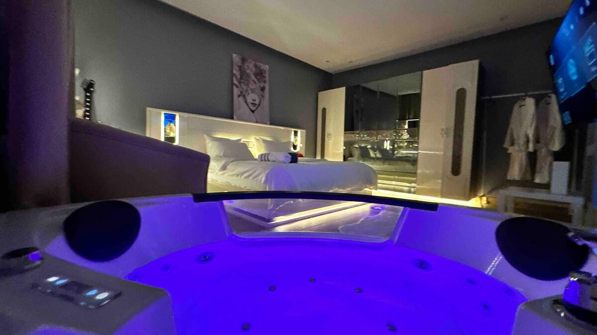 jaccuzi and cinema VIP apartment - gambar 7