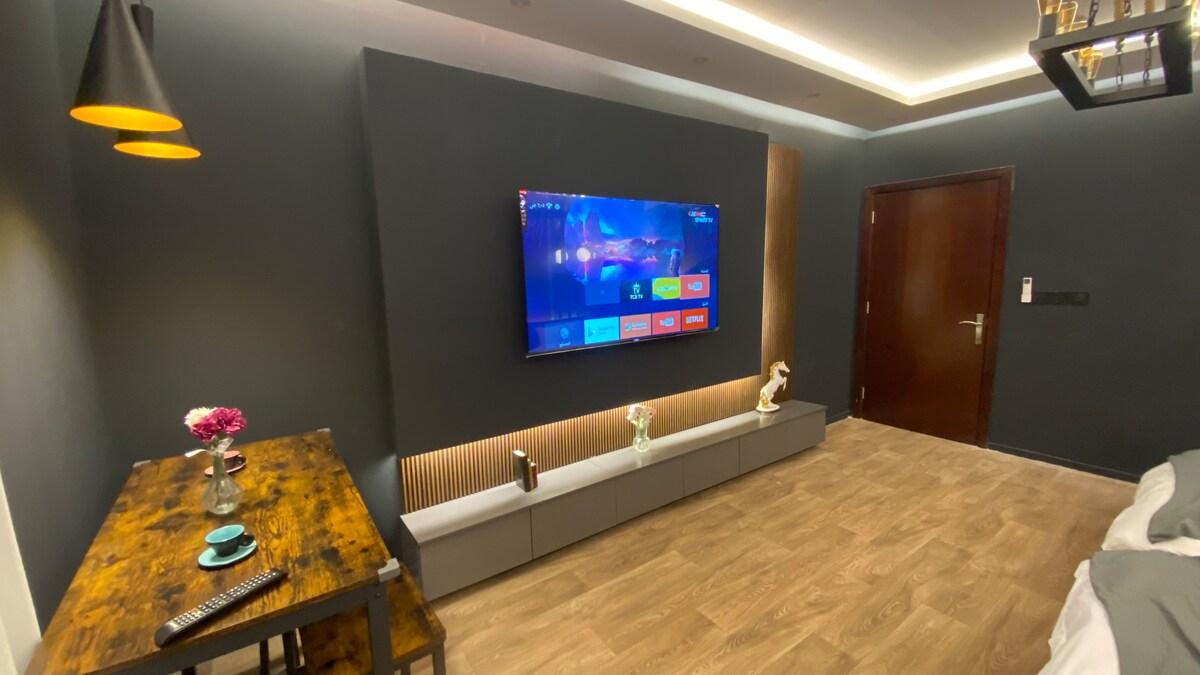 jaccuzi and cinema VIP apartment - gambar 31