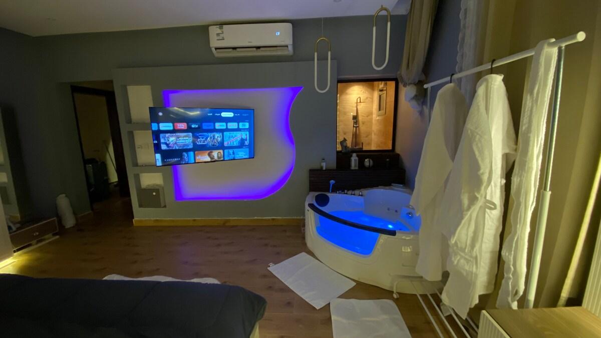 jaccuzi and cinema VIP apartment - gambar 40