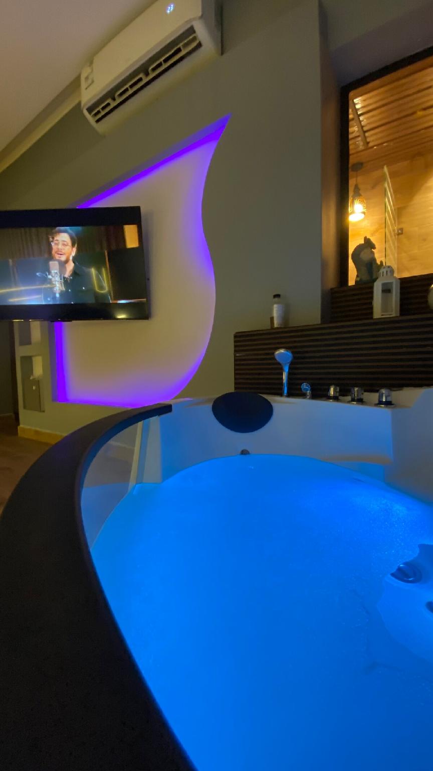jaccuzi and cinema VIP apartment - gambar 4