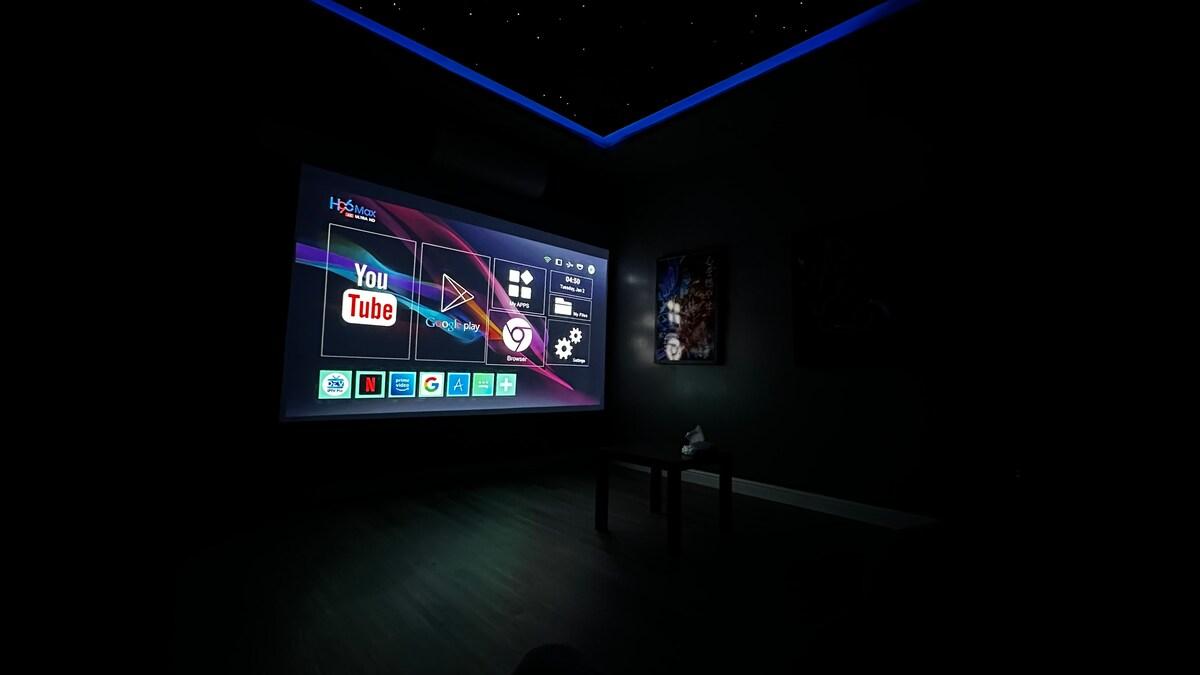 jaccuzi and cinema VIP apartment - gambar 24