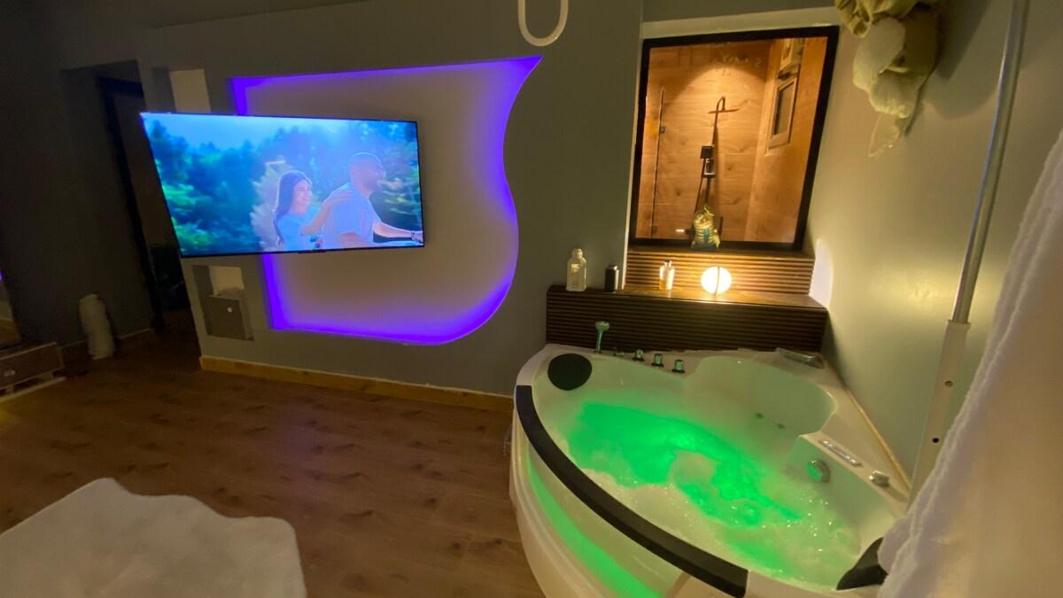 jaccuzi and cinema VIP apartment - gambar 21