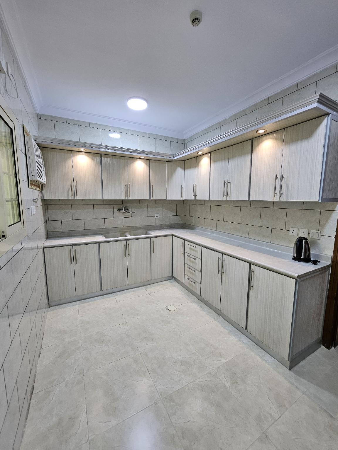2 Rooms + Majlis Apartment - image 5