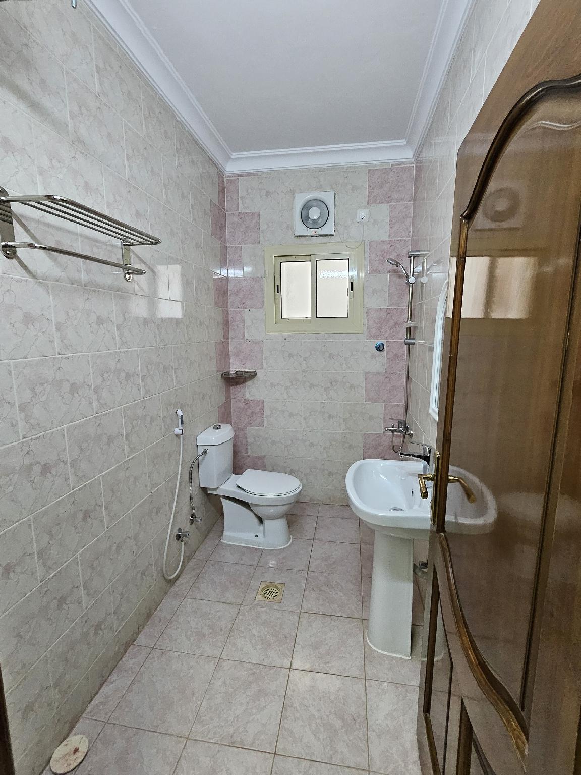 2 Rooms + Majlis Apartment - image 4