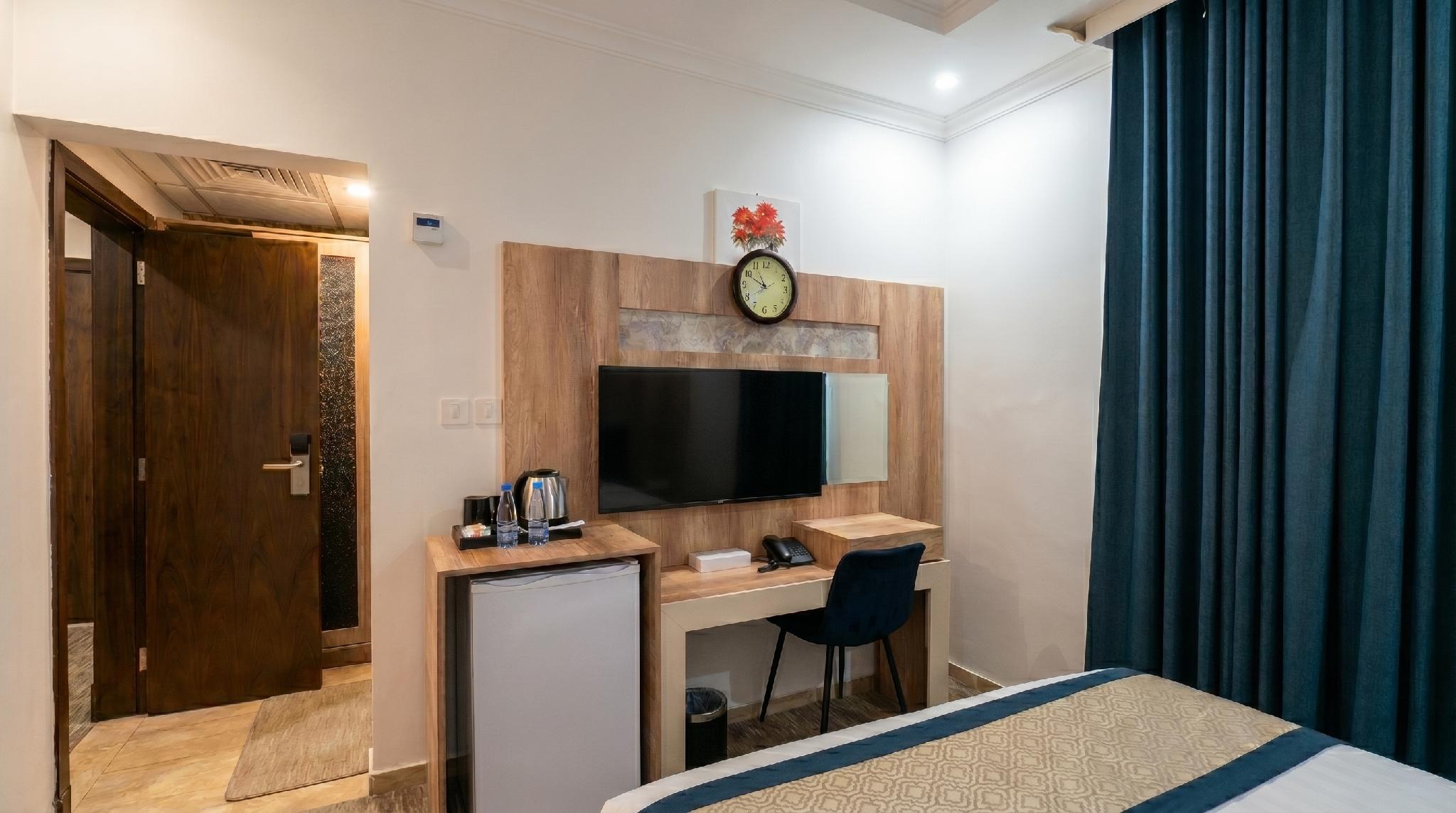 One Bedroom Suite image 4