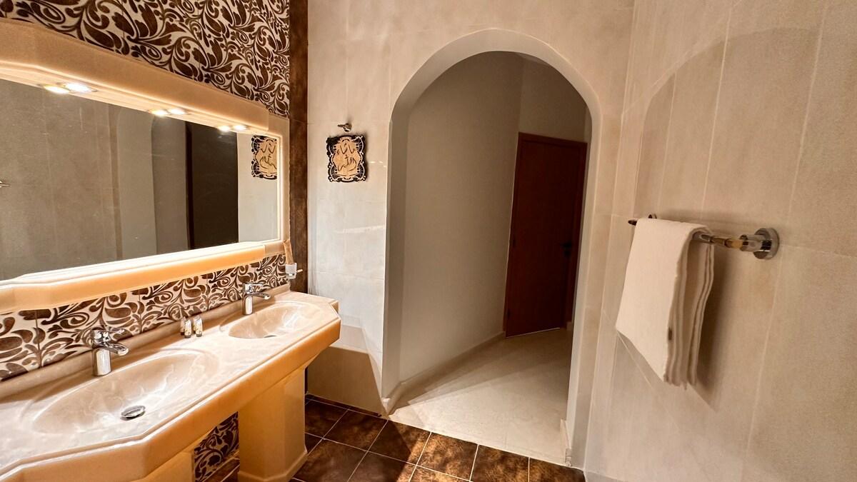 Luxury Suite Near the Prophet's Mosque, 301, Self Check-In - image 11