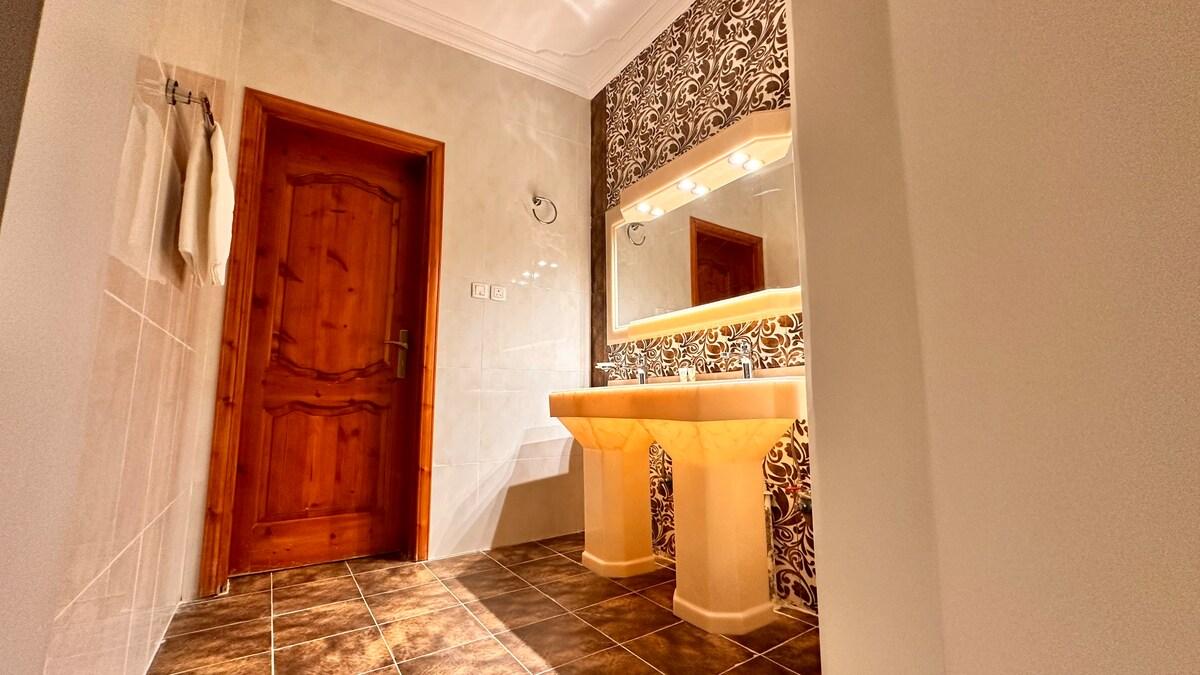 Luxury Suite Near the Prophet's Mosque, 301, Self Check-In - image 4