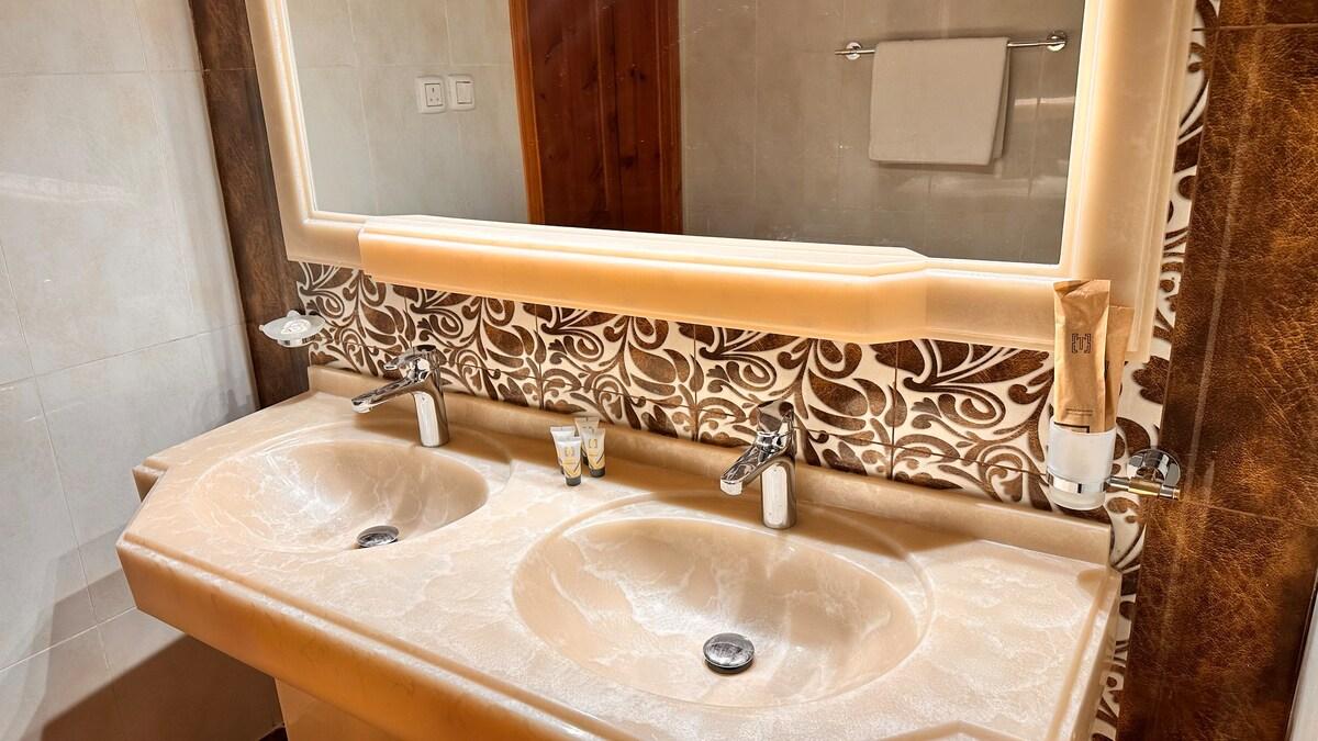 Luxury Suite Near the Prophet's Mosque, 301, Self Check-In - image 14