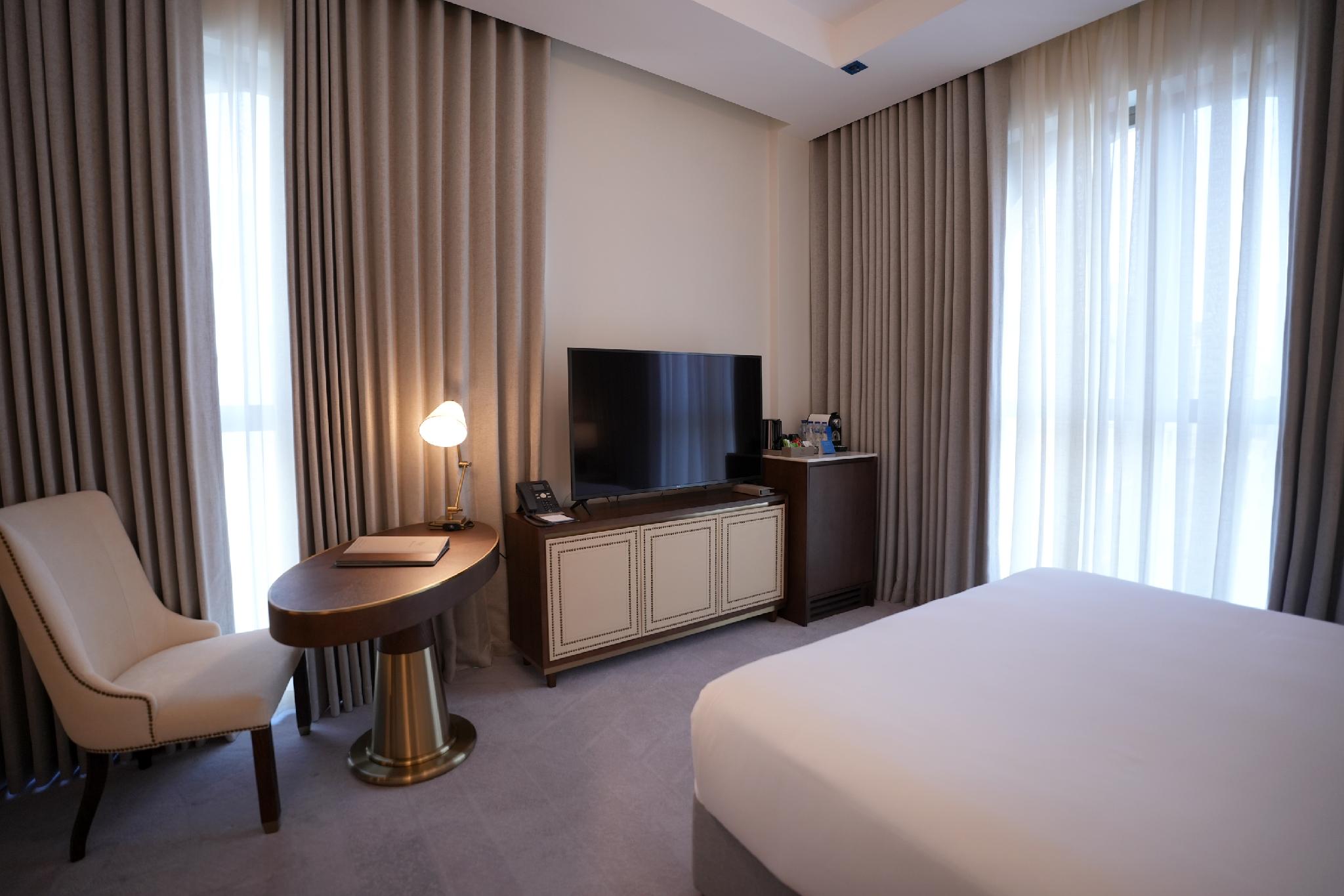 Double Room image 4