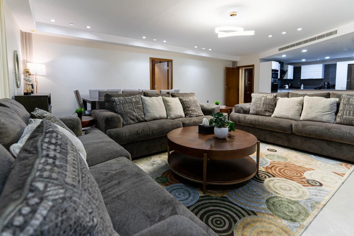 Spacious 3-Bedroom condo Near Prophet's Mosque - image 36