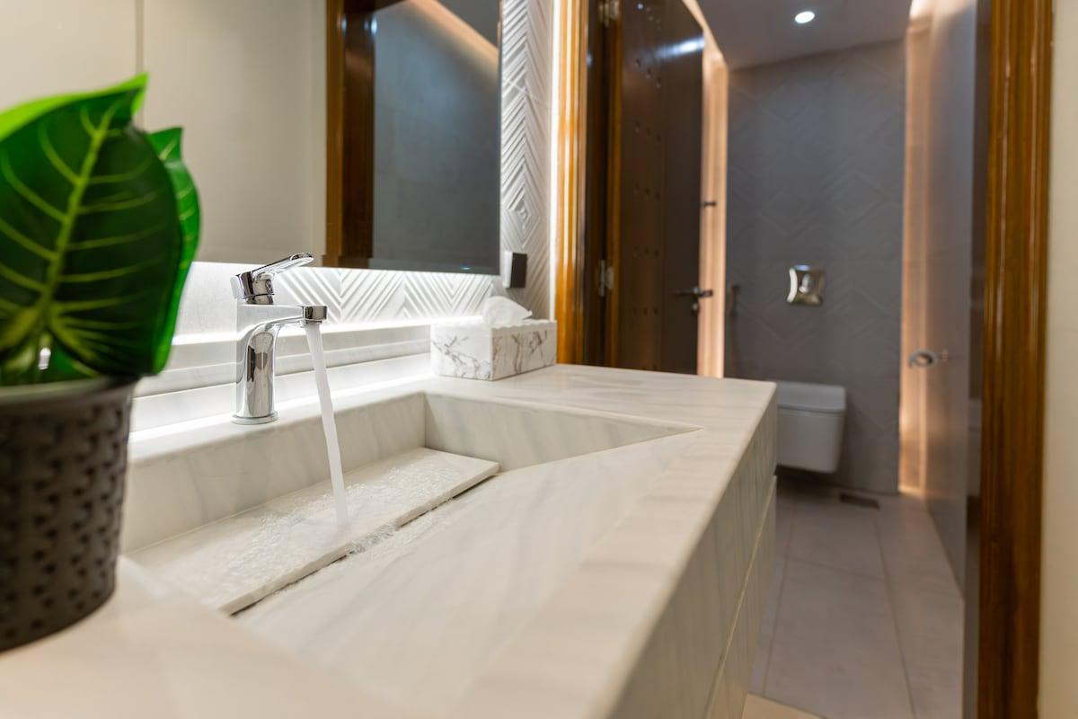 Spacious 3-Bedroom condo Near Prophet's Mosque - image 18