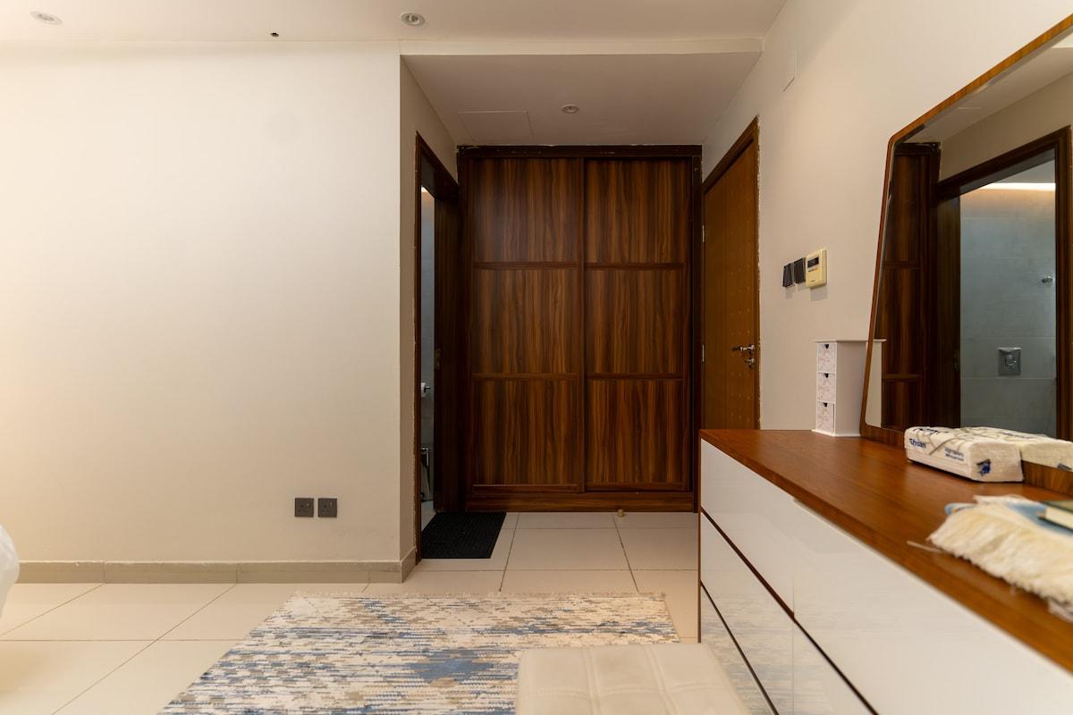 Spacious 3-Bedroom condo Near Prophet's Mosque - image 11