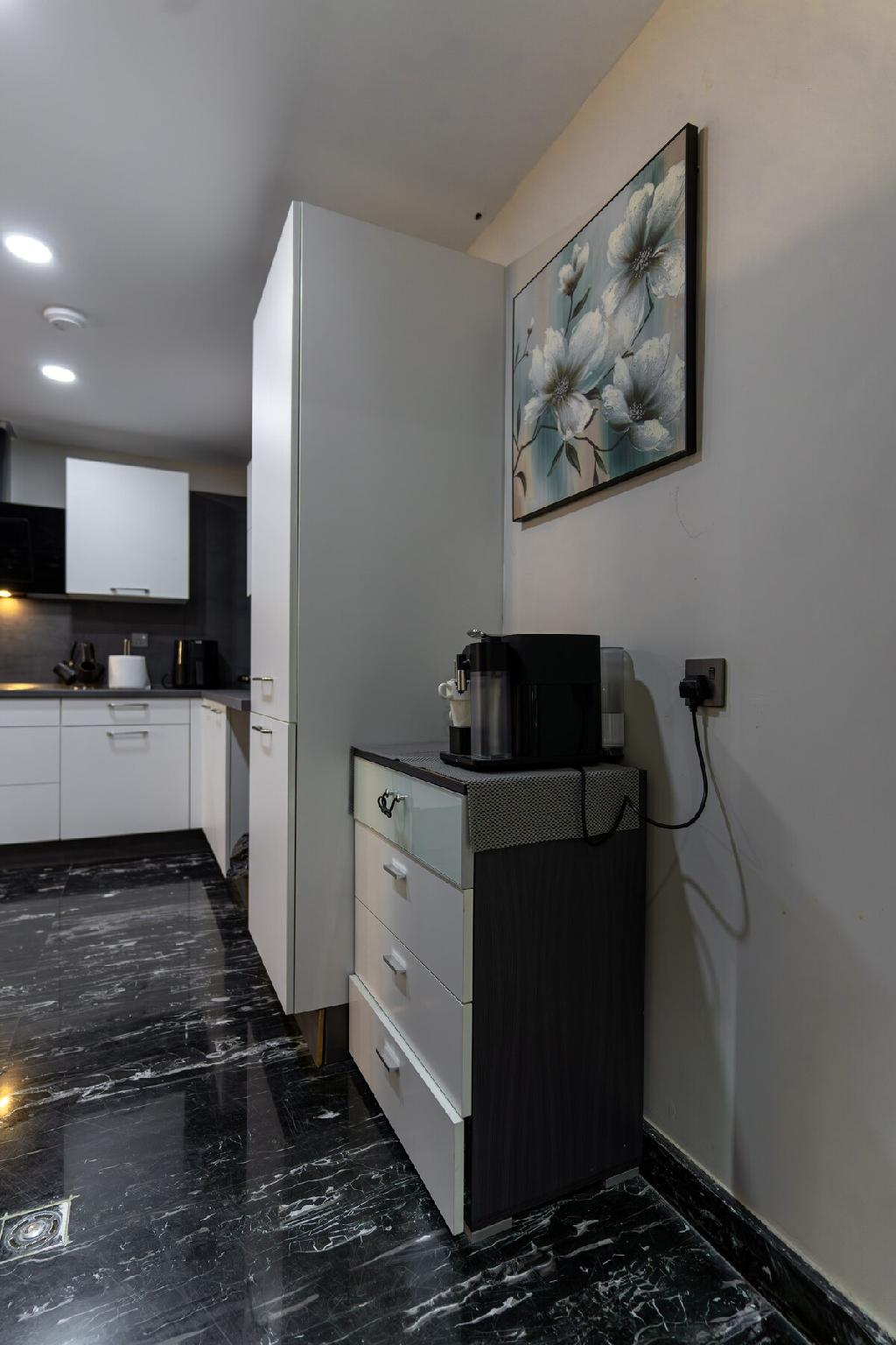 Spacious 3-Bedroom condo Near Prophet's Mosque - image 28