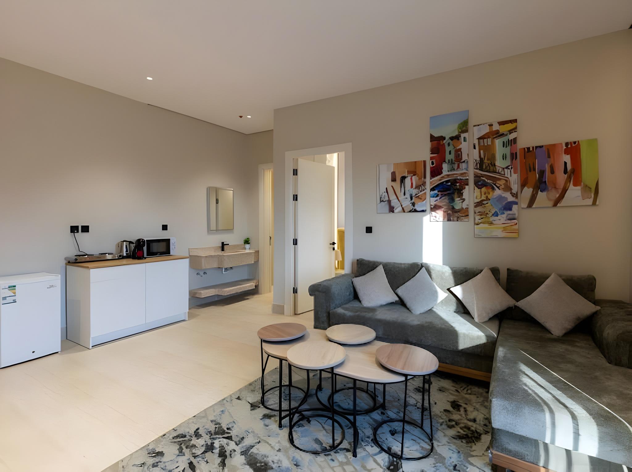 Modern Studio & Shared Garden in Prime Location - image 10
