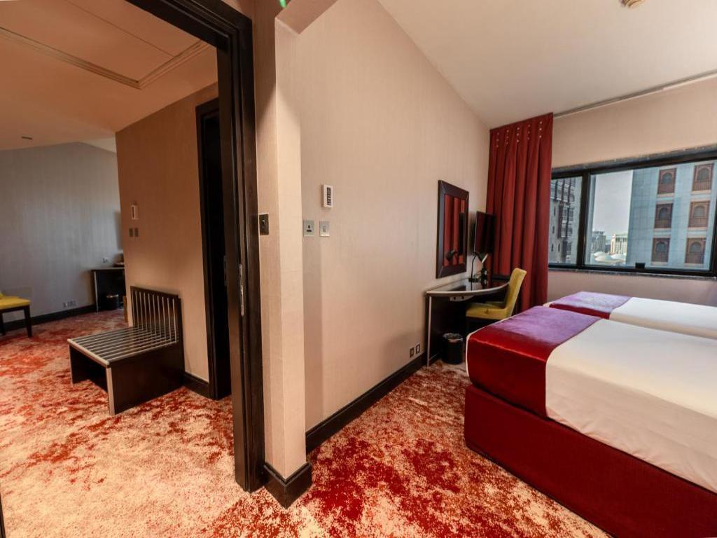 Junior Suite with Queen Bed