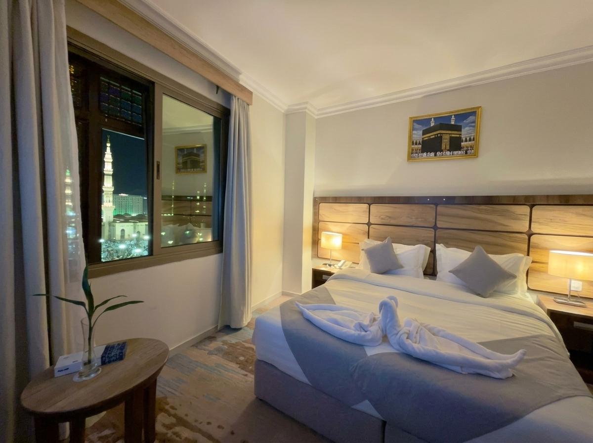 Kamar King dengan Pemandangan Haram