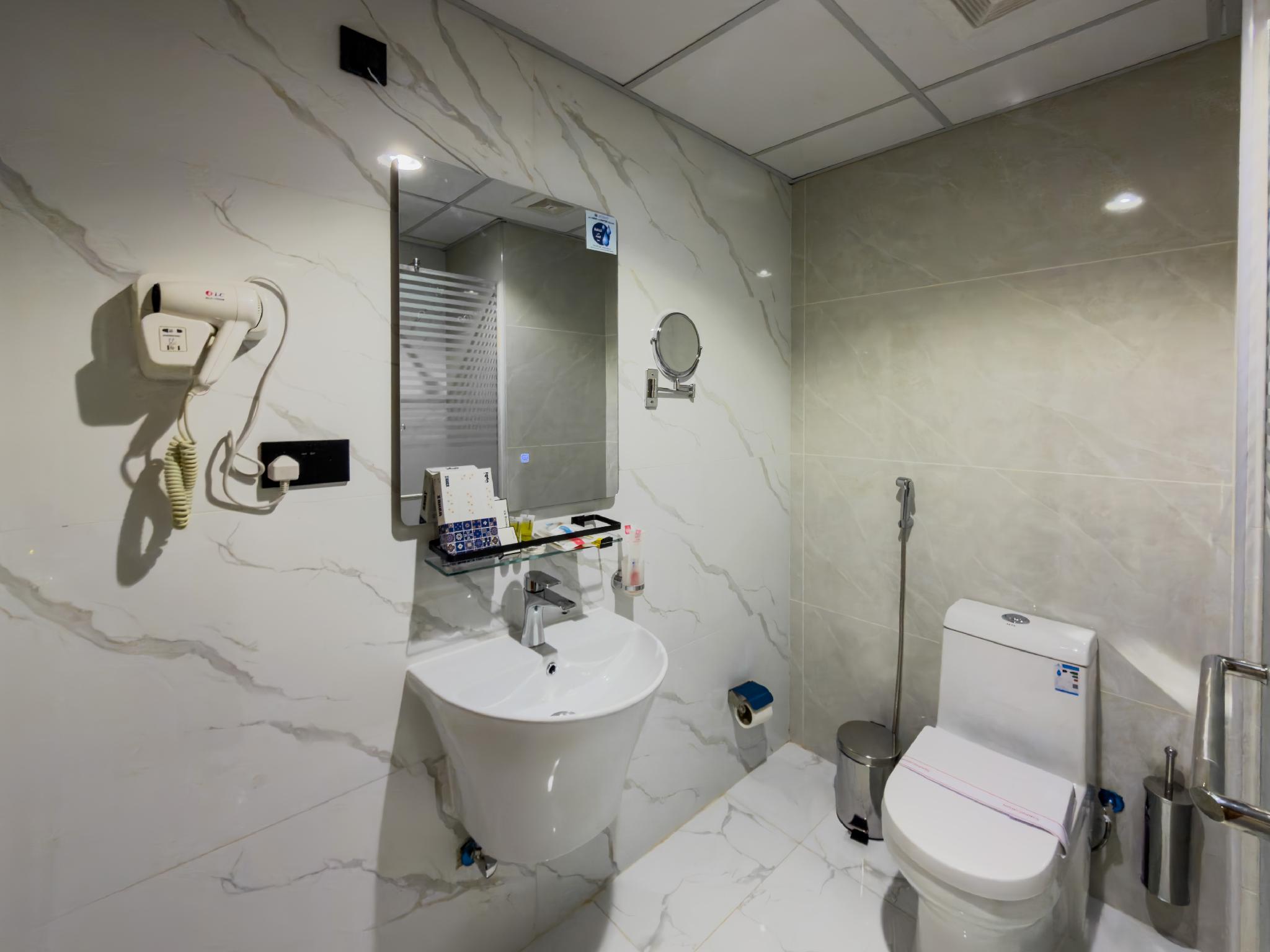 Kamar King dengan Pemandangan Haram gambar 3