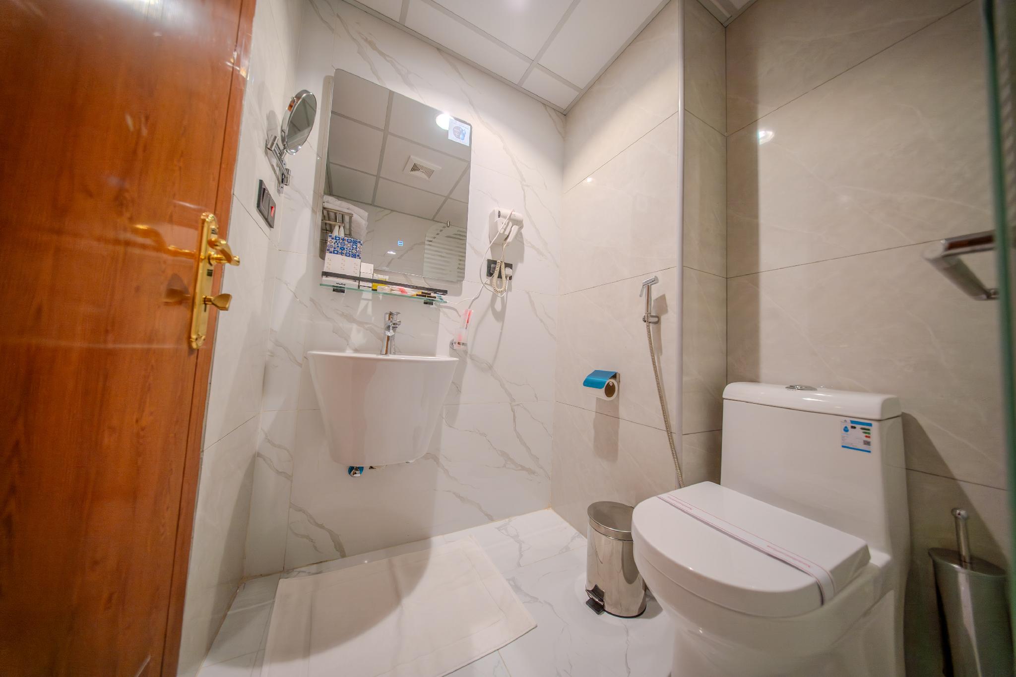 Kamar King dengan Pemandangan Haram gambar 4