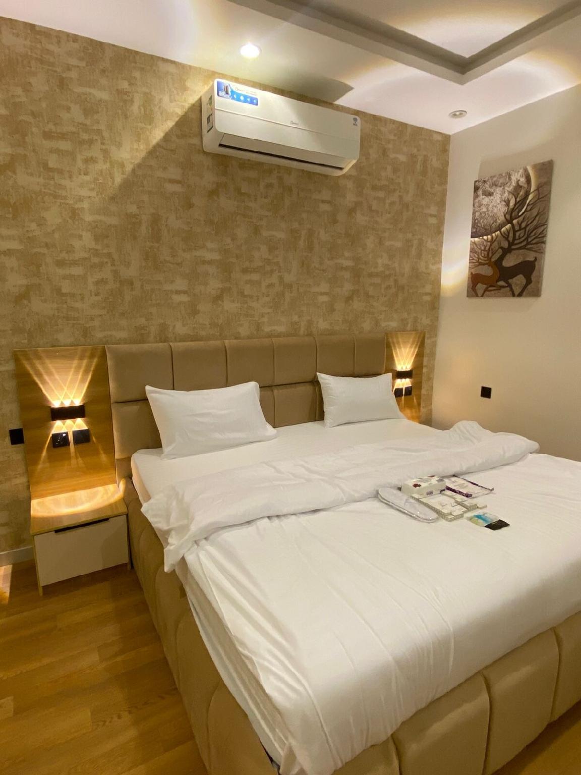 M4|113- Room hall and side kitchen - imej 5
