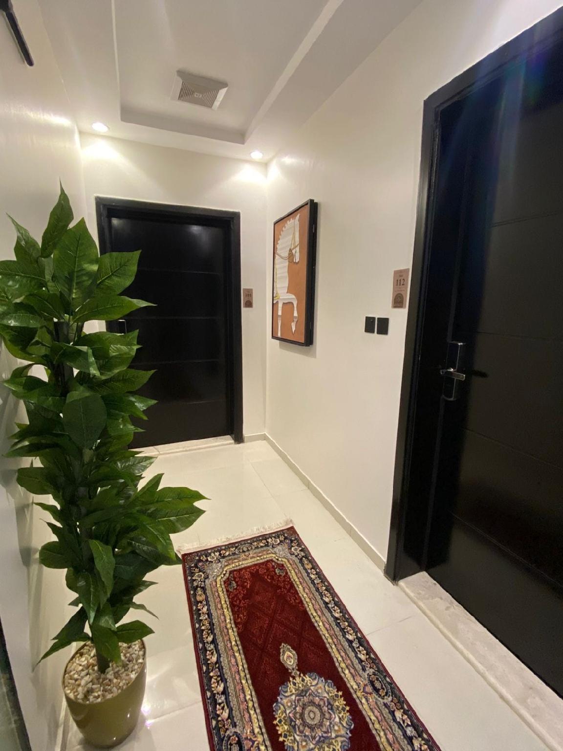 M4|113- Room hall and side kitchen - imej 13