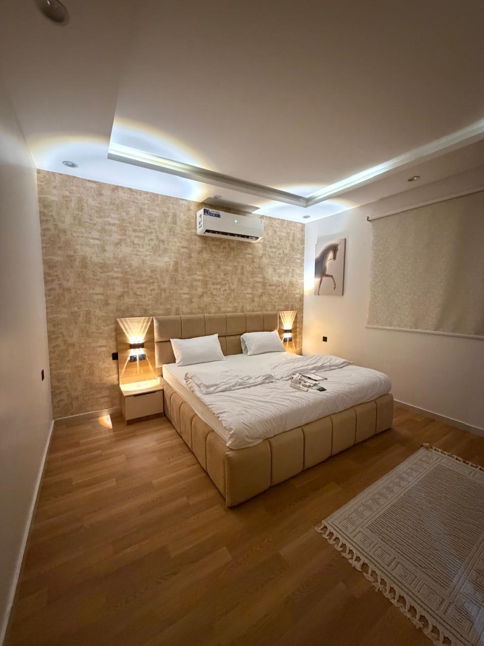 M4|113- Room hall and side kitchen