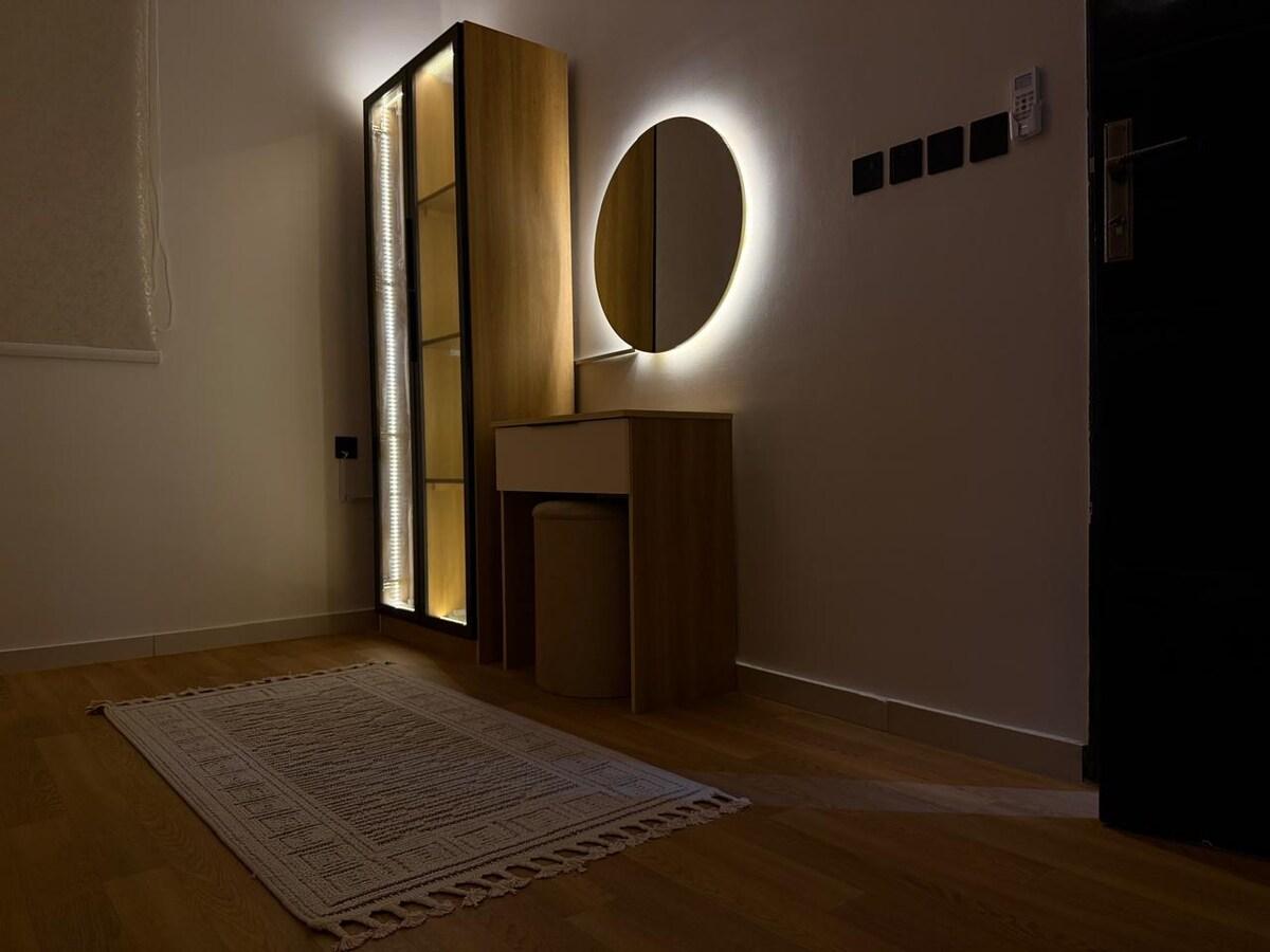 M4|112 House - Room Hall and Side Kitchen
