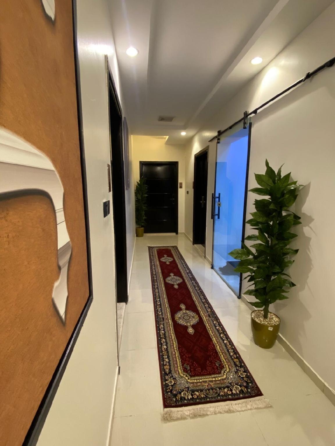 M4|101 House - Studio with Side Kitchen - image 12